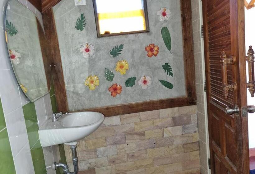 Семейное Бунгало, Hello Sichang Bungalow