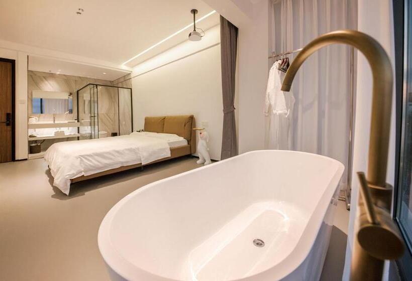 Номер Deluxe Вид на Море с Балконом, Sanya Chengheli Seaview Homestay