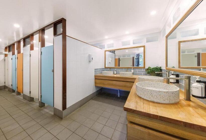 Кровать в Общей Комнате, Bungalow Bay Koala Village   Hostel
