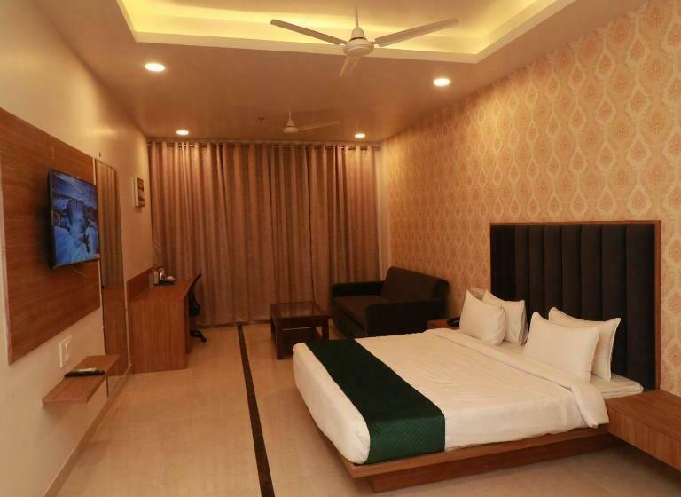 Номер Deluxe, 7 Vachan Lawns And Banquet