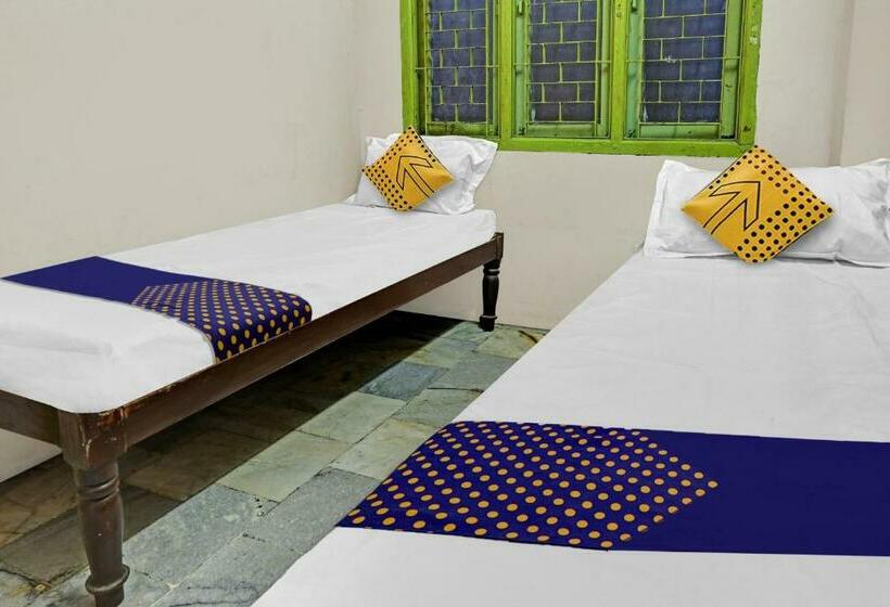 اتاق کلاسیک سه تخته, Fousiya Mansion Lodge