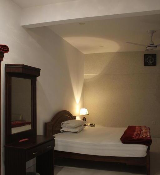 اتاق لوکس, Pakistan Club Inn