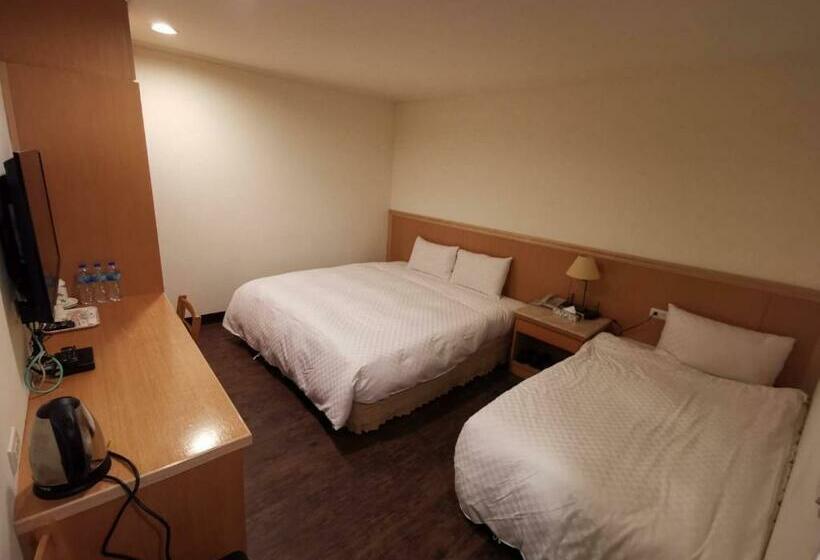 اتاق استاندارد سه نفره, Mumu Motel