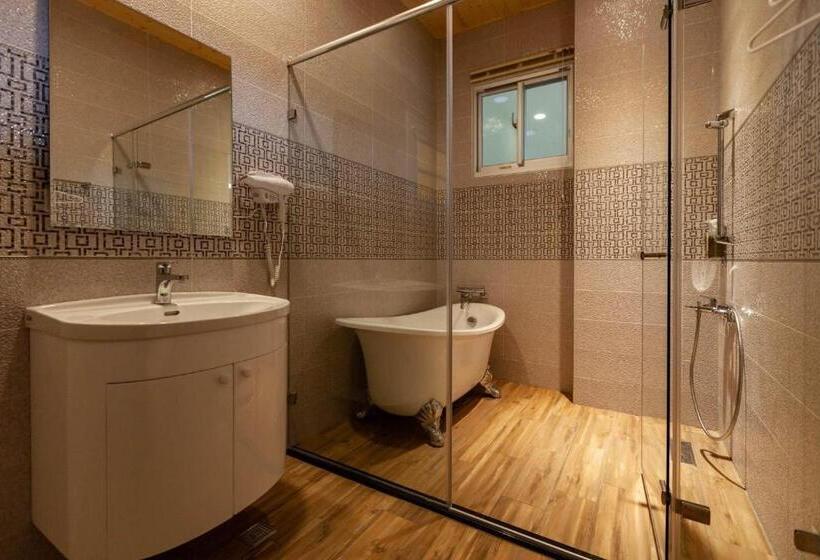 اتاق استاندارد چهار تخته, Deja Vu B&b