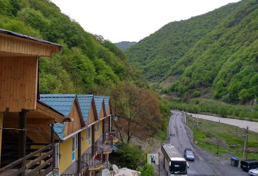 Номер Стандарт Вид на Горы, Chabarukhi