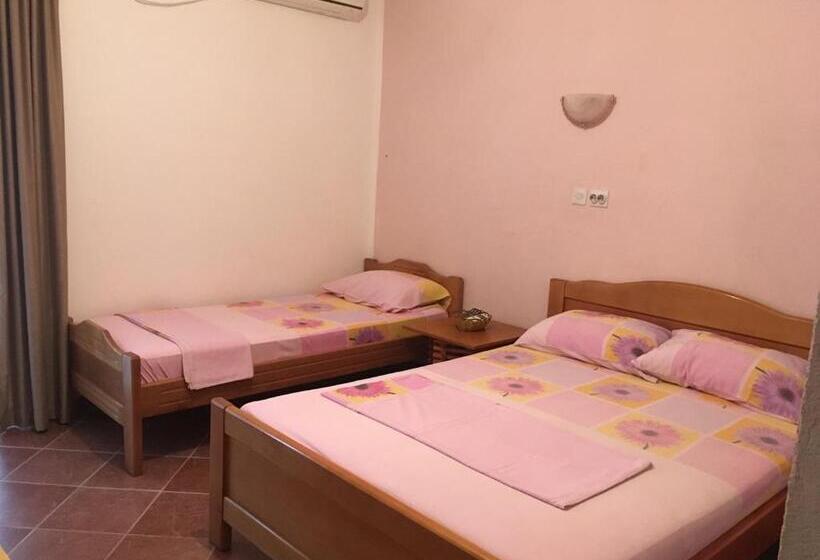 اتاق استاندارد چهار تخته, Apartmani Vuković