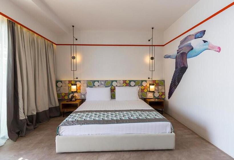 套房配有游泳池, Folie Marine Beach Hotel Club