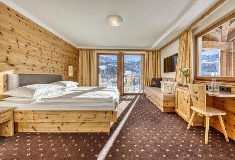 سوئیت جونیور با چشم‌انداز کوهستان, Brunelle Seiser Alm Lodge