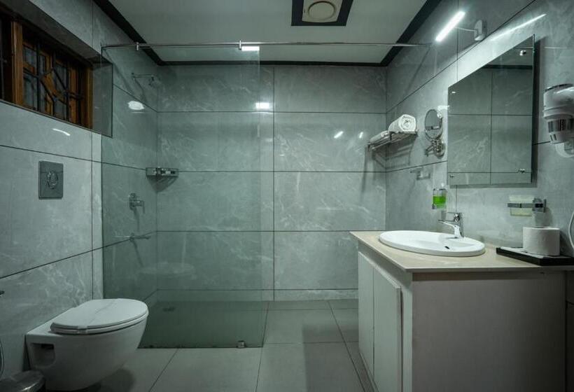 Люкс, Empire Residency