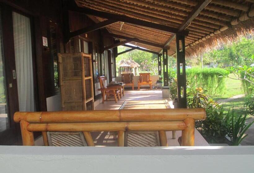 Номер Стандарт с Террасой, Selong Belanak Bungalows