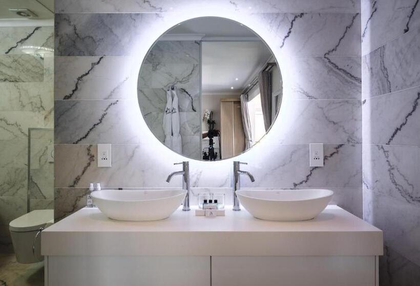 Люкс Премиум, Alluvia Boutique Winery & Luxury Accommodation