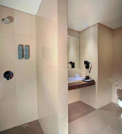 Номер Deluxe, Harper Purwakarta By Aston