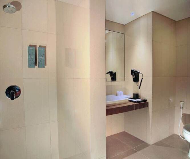 Номер Deluxe, Harper Purwakarta By Aston