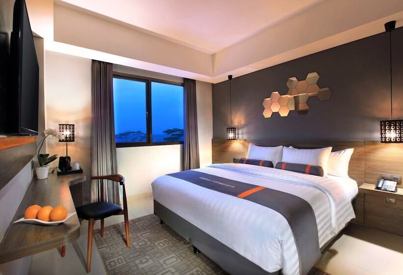 Номер Deluxe, Harper Purwakarta By Aston