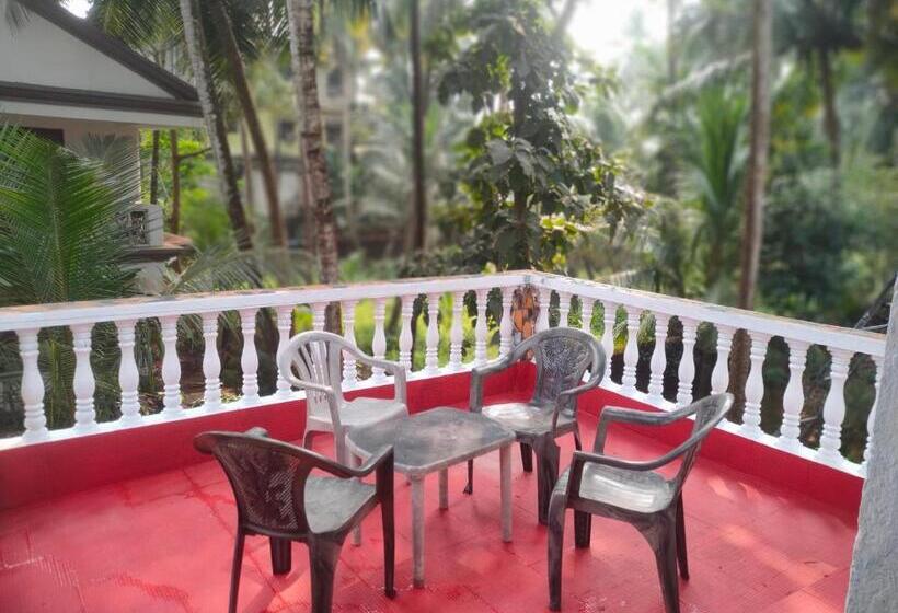 Трехместный Номер Стандарт с Балконом, Jes Guest House