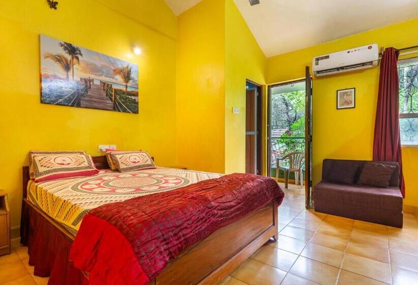 Трехместный Номер Стандарт с Балконом, Jes Guest House