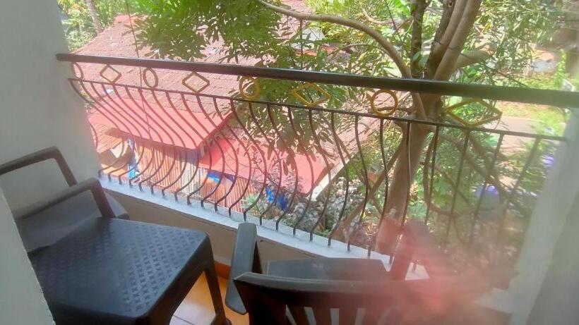 Номер Стандарт с Балконом, Jes Guest House