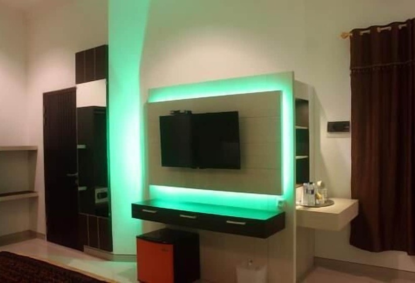 家庭间, Tlogomas Guest House