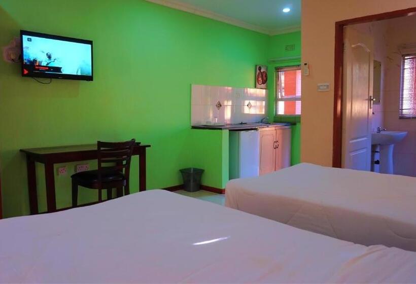 اتاق استاندارد با چشم‌انداز استخر, Tasha Lodge And Tours