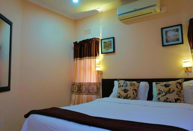 اتاق استاندارد با چشم‌انداز استخر, Tasha Lodge And Tours