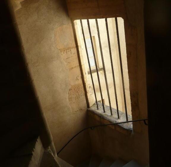 סוויטה משפחתית, La Maison Debourg