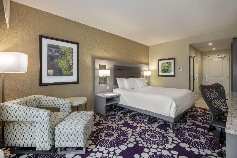 Номер Премиум, Hilton Garden Inn Raleigh /crabtree Valley