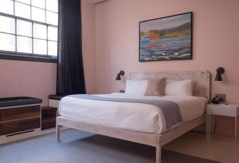스위트 킹사이즈 침대, Quirk Hotel Richmond