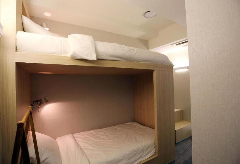 Quarto Dúplex, 8 Hours