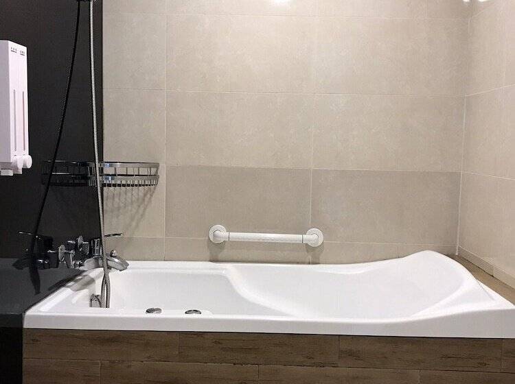 اتاق لوکس, Colors Infinity Inn