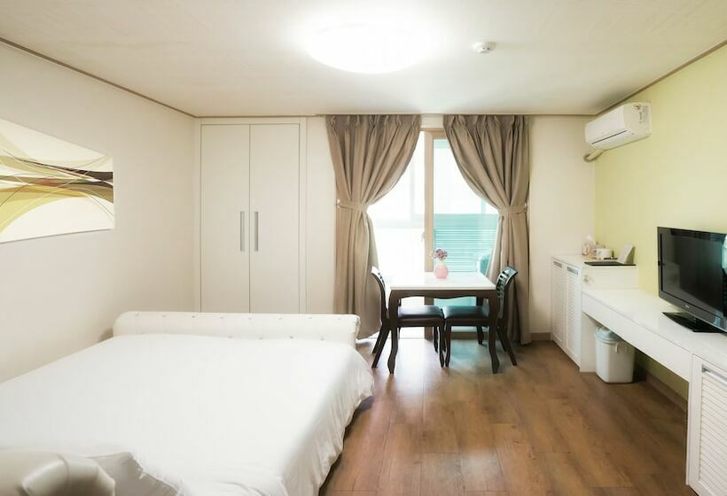 Quarto Estandar, Ean Residence