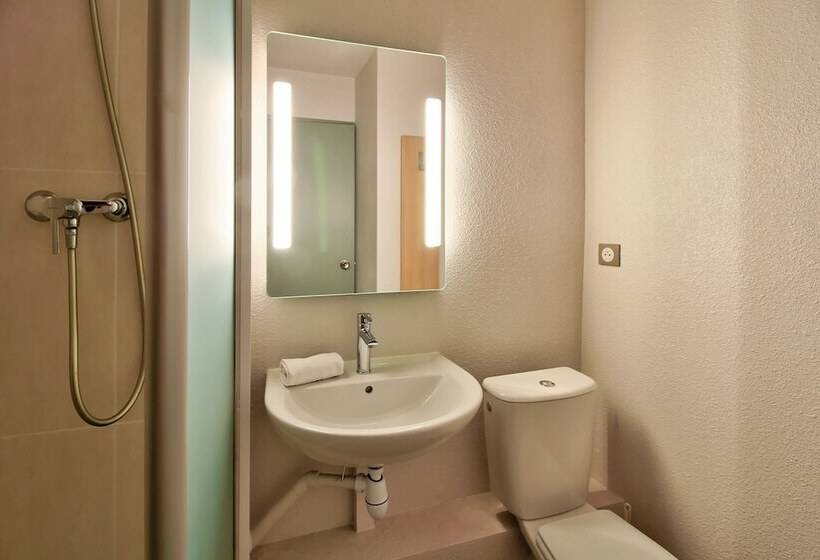 Pokój Standard Trzyosobowy, B&b Hotel Beaune Sud 1 Palais Des Congrès