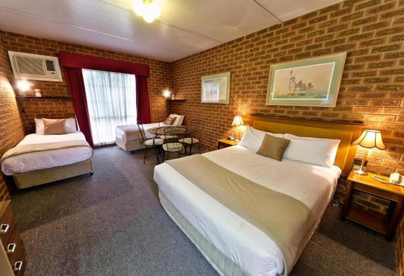 스탠다드 트리플 룸, Central Yarrawonga Motor Inn