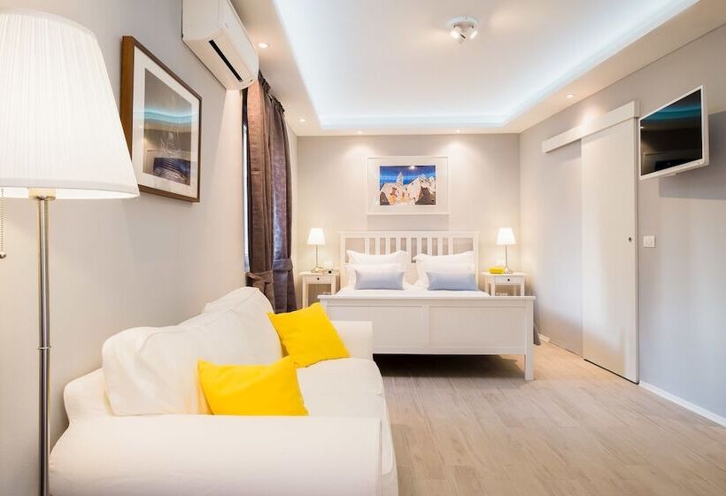デラックススタジオ, Serenity Split Apartments
