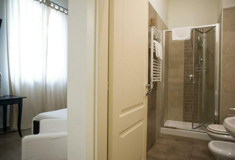 اتاق استاندارد یک نفره, B&b Suite Paciotti