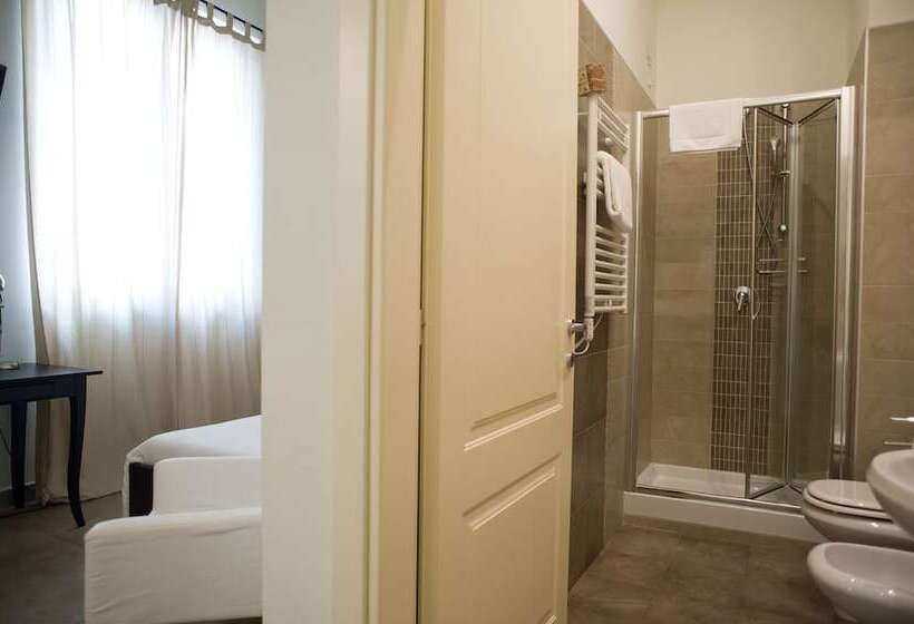 اتاق استاندارد یک نفره, B&b Suite Paciotti