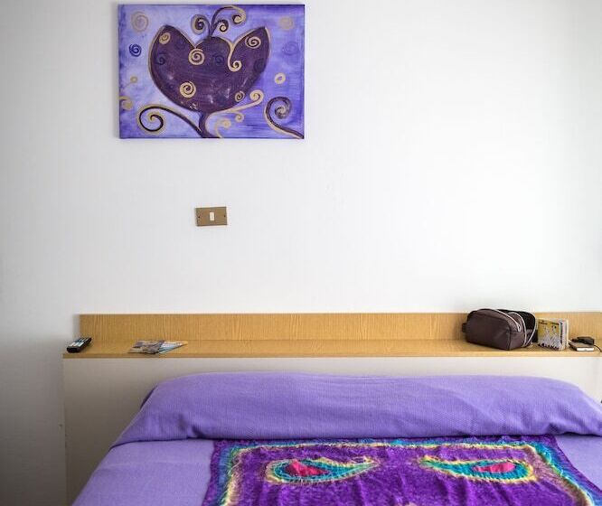 Economy Triple Room, Doria