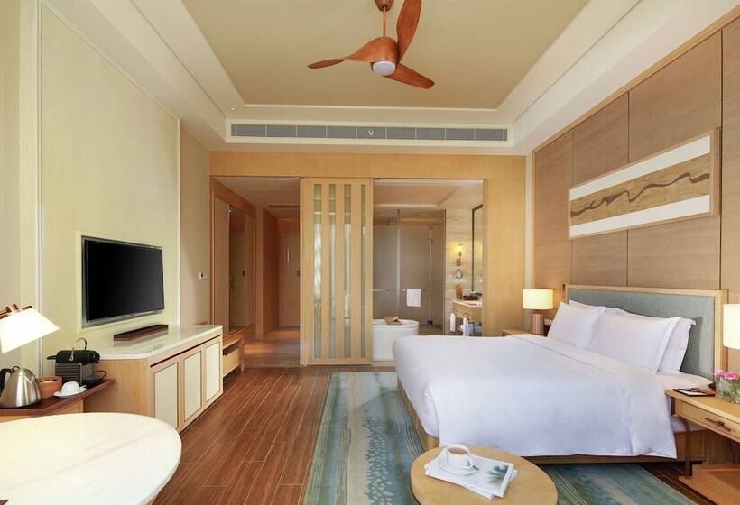 Стандартный Номер Кровать Кинг, Hilton Yuxi Fuxian Lake