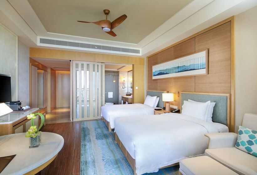 Номер Executive, Hilton Yuxi Fuxian Lake