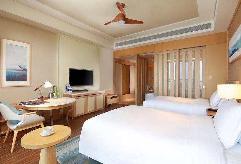 Номер Executive, Hilton Yuxi Fuxian Lake