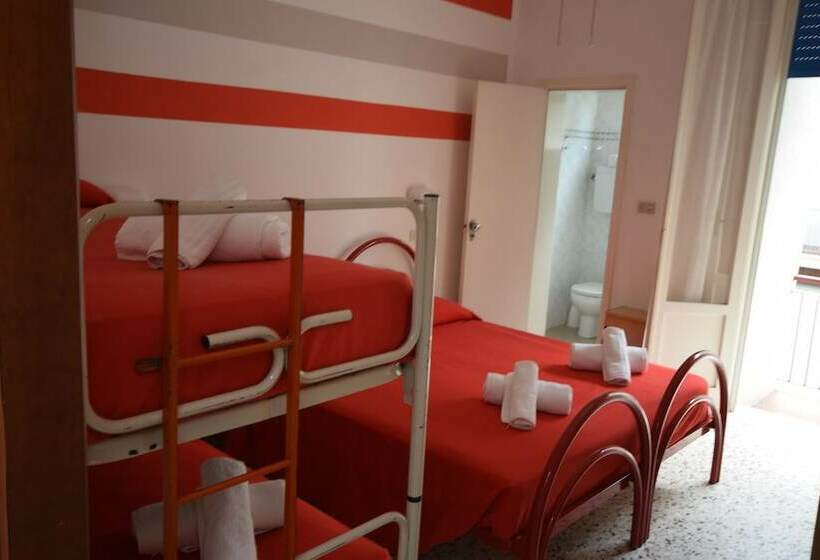 اتاق استاندارد چهار تخته, Villa Dei Platani