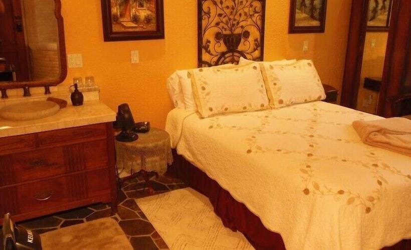غرفة ديلوكس ذات إطلالة, The Collins Inn And Seaside Cottages   Adults Only