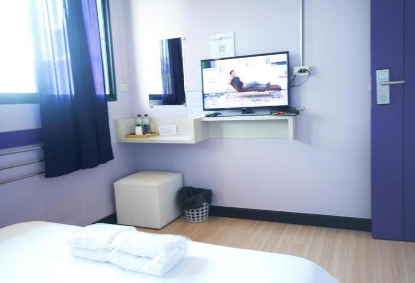 Quarto Estandar Banheiro Compartilhado, Room@vipa
