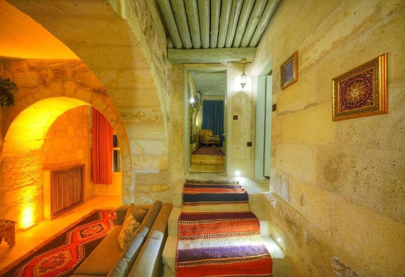 스위트 킹사이즈 침대, Takaev Cave House