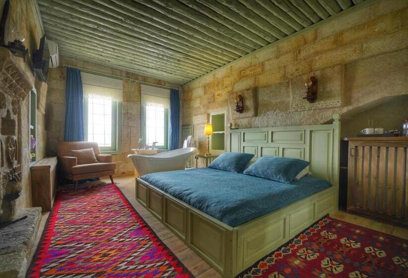 스위트 킹사이즈 침대, Takaev Cave House