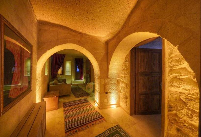 패밀리 스위트, Takaev Cave House