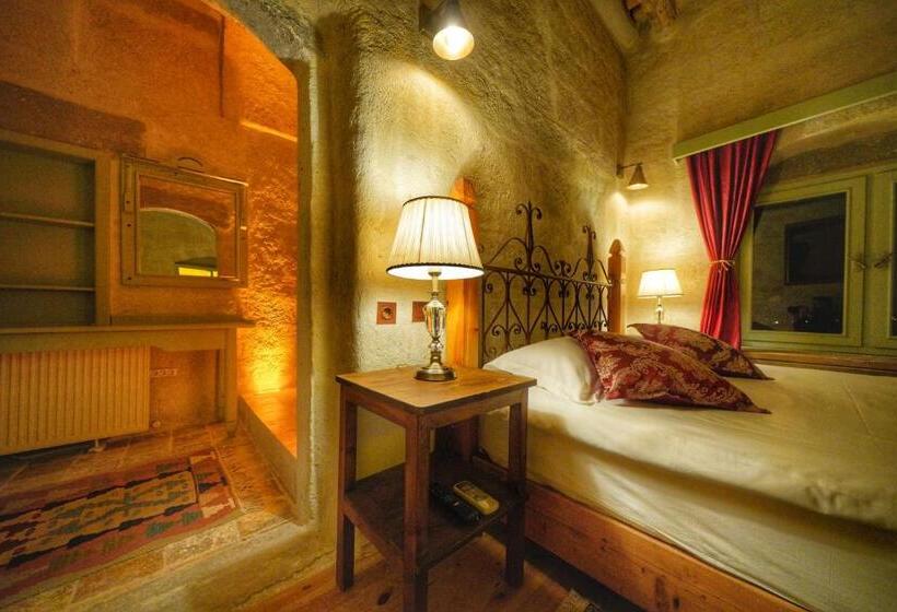 스위트, Takaev Cave House