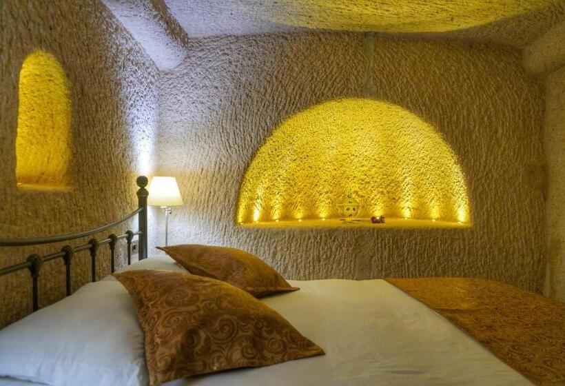 패밀리 스위트, Takaev Cave House