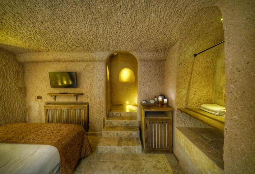 패밀리 스위트, Takaev Cave House