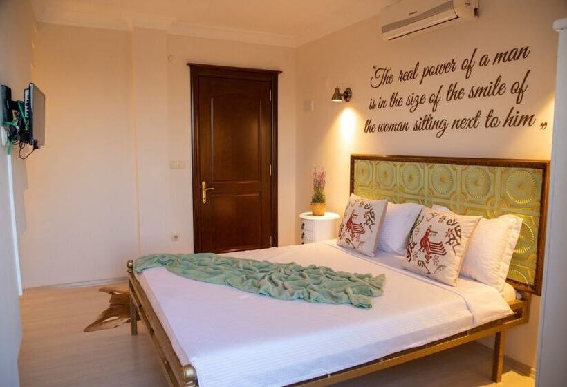 Chambre Deluxe, Teddy Alaçatı