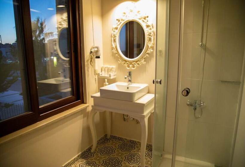 Chambre Deluxe, Teddy Alaçatı